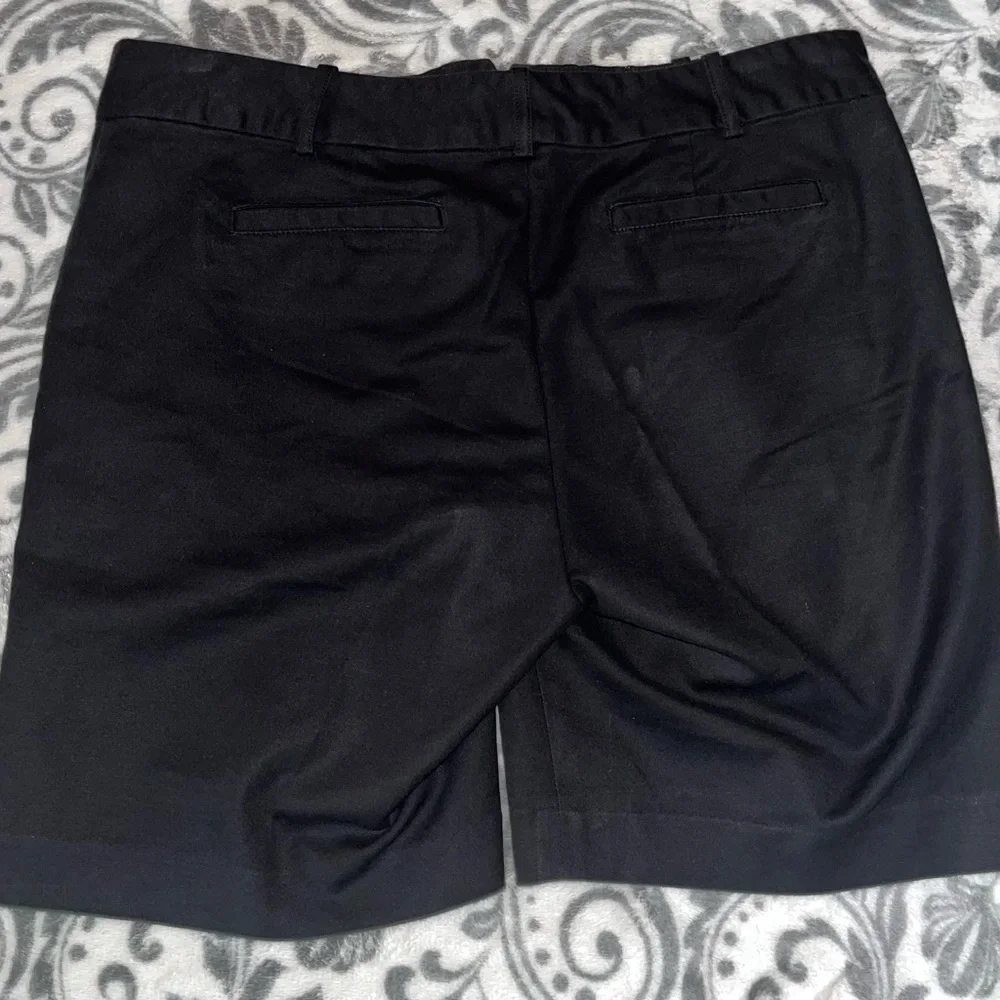 Michael Kors Women’s Size 4 Black Shorts - Picture 2 of 3